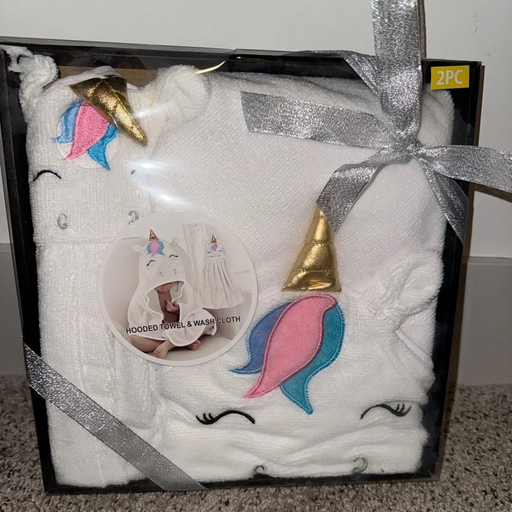Unicorn Hooded Towel and Washcloth Set